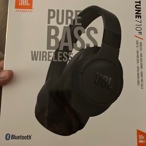 JBL Pure Bass Sound JBL TUNE 710BT headphones